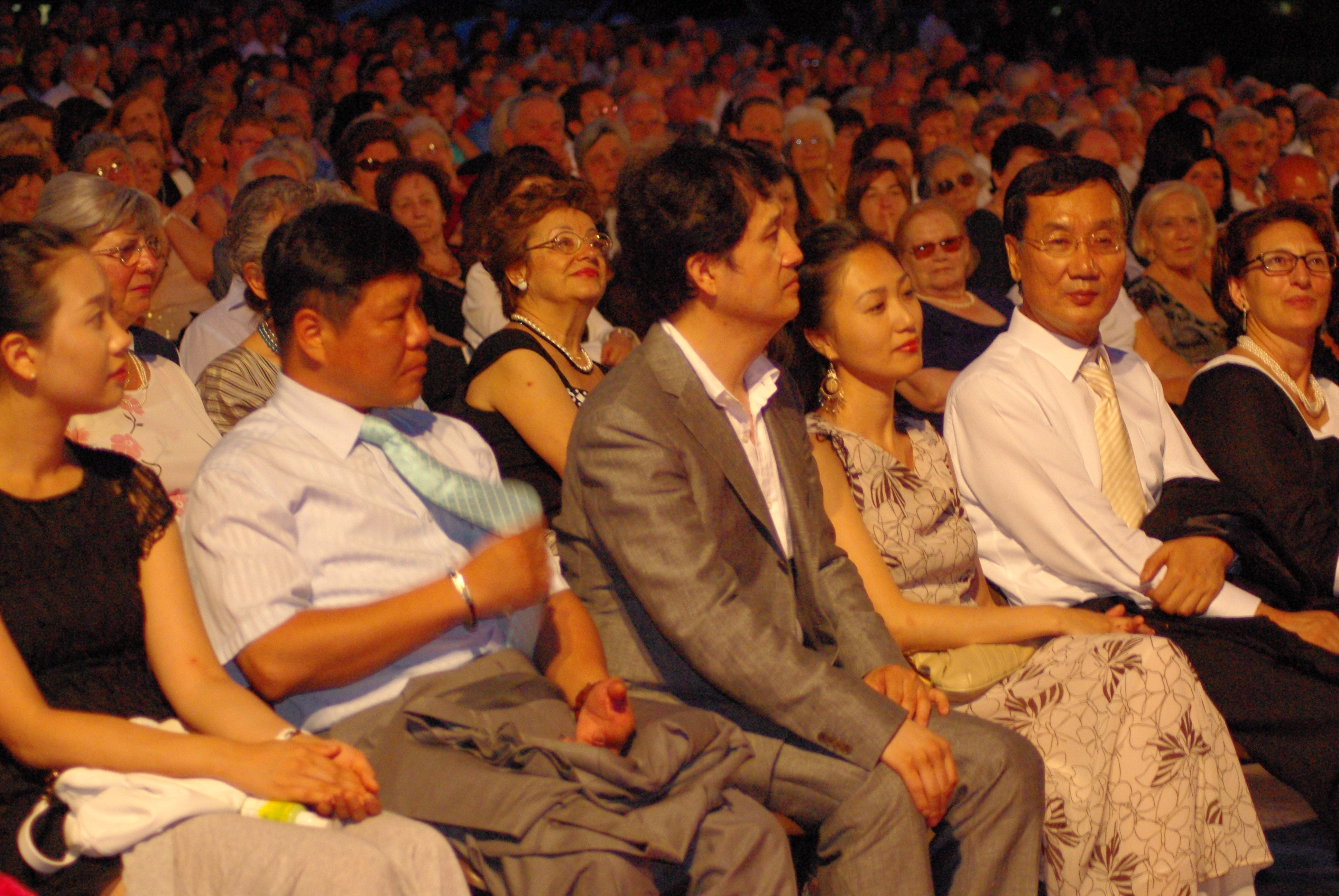 Ospiti della Corea del sud fra il pubblico di Opera in Piazza