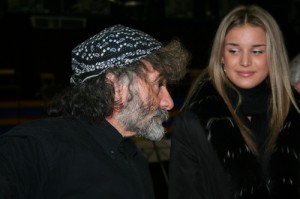 Mauro Corona scrittore e Elisa Silvestrin, valletta di Opera in Piazza